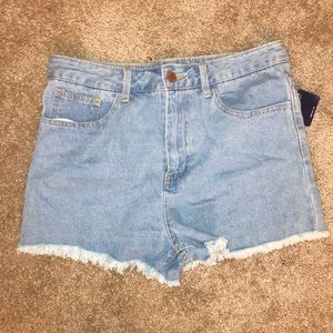 Forever 21 | High wasted denim shorts | light wash